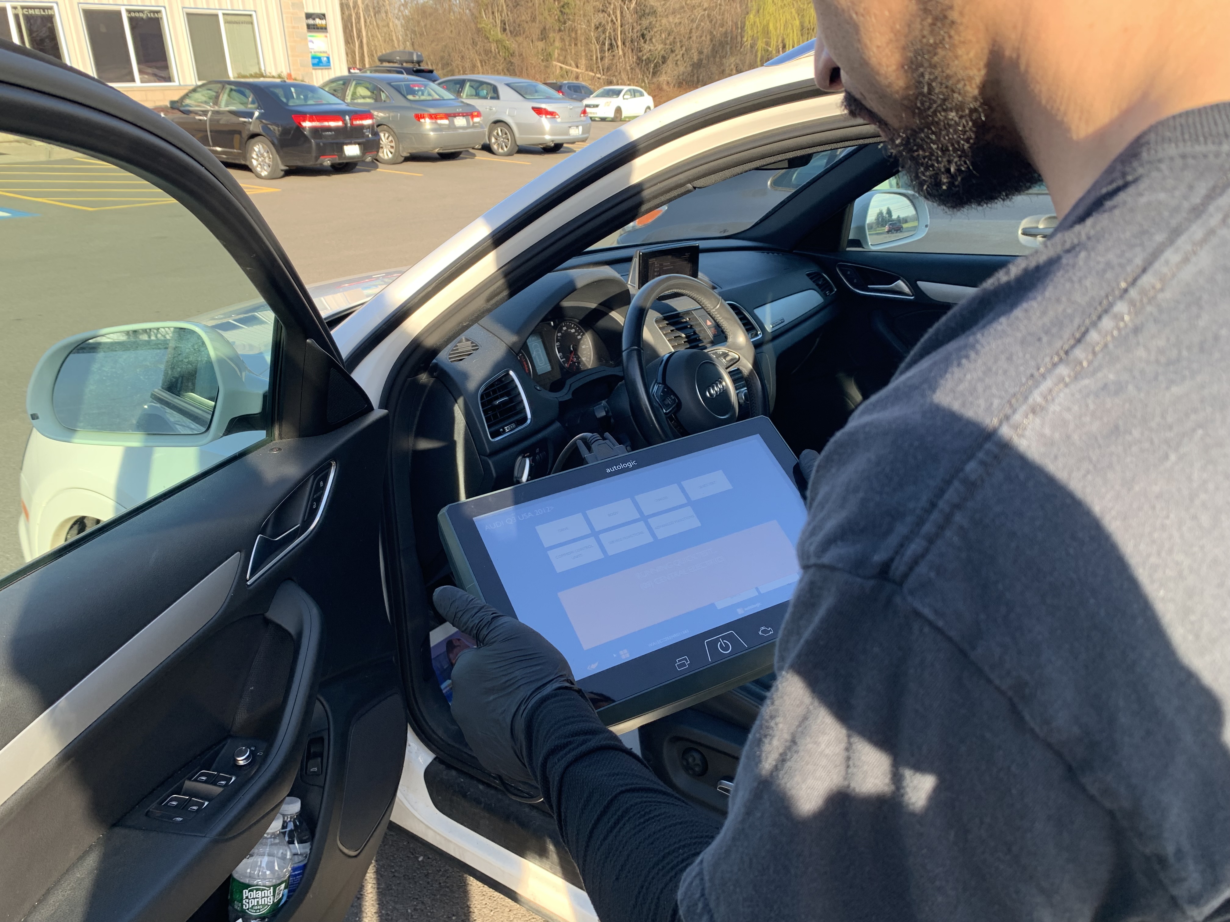 Technician Scanning Vehicle for Fault Codes | Lou's Car Care Center, Inc.